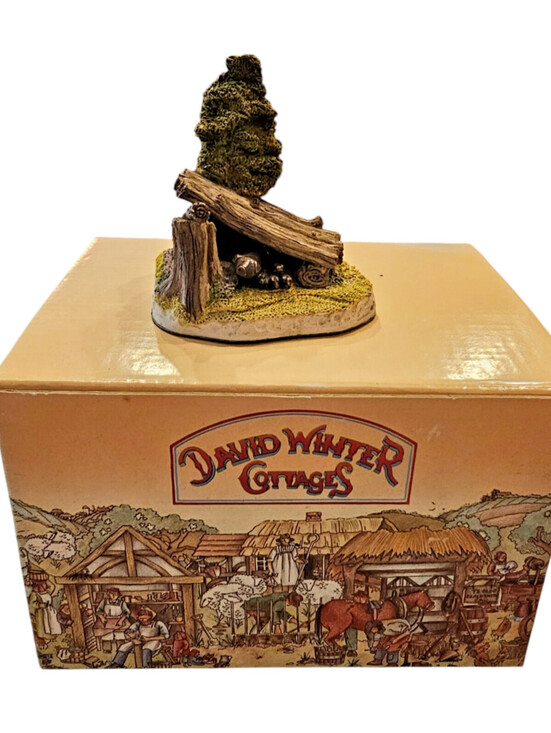 Other - David Winter SHROPSHIRE PIG SHELTER BOX COA Collectible Figurine